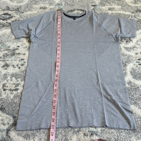 Alphalete Men’s Hero Seamless Tee in Smoke Bomb - Picture 4 of 8